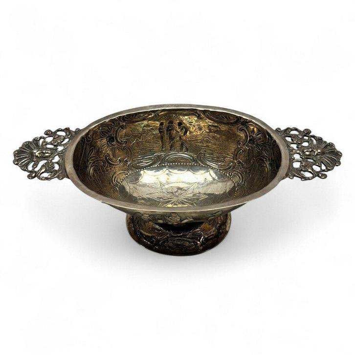 Fries zilveren brandewijnkom met Bijbels decor 1804, Antiek en Kunst, Antiek | Goud en Zilver, Zilver, Ophalen of Verzenden