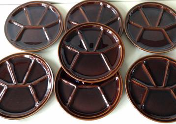 Acht vintage donkerbruine fondueborden Ophalen beschikbaar voor biedingen