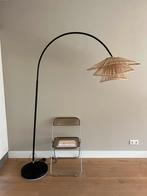Lamp van het merk Made - zwart met rotan, Huis en Inrichting, Lampen | Vloerlampen, 150 tot 200 cm, Ophalen of Verzenden, Zo goed als nieuw