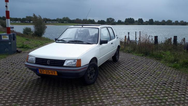 Peugeot 205, Auto's, Peugeot, Particulier, Open dak, Radio, Benzine, Hatchback, Handgeschakeld, Wit, Grijs, Leder en Stof, Voorwielaandrijving
