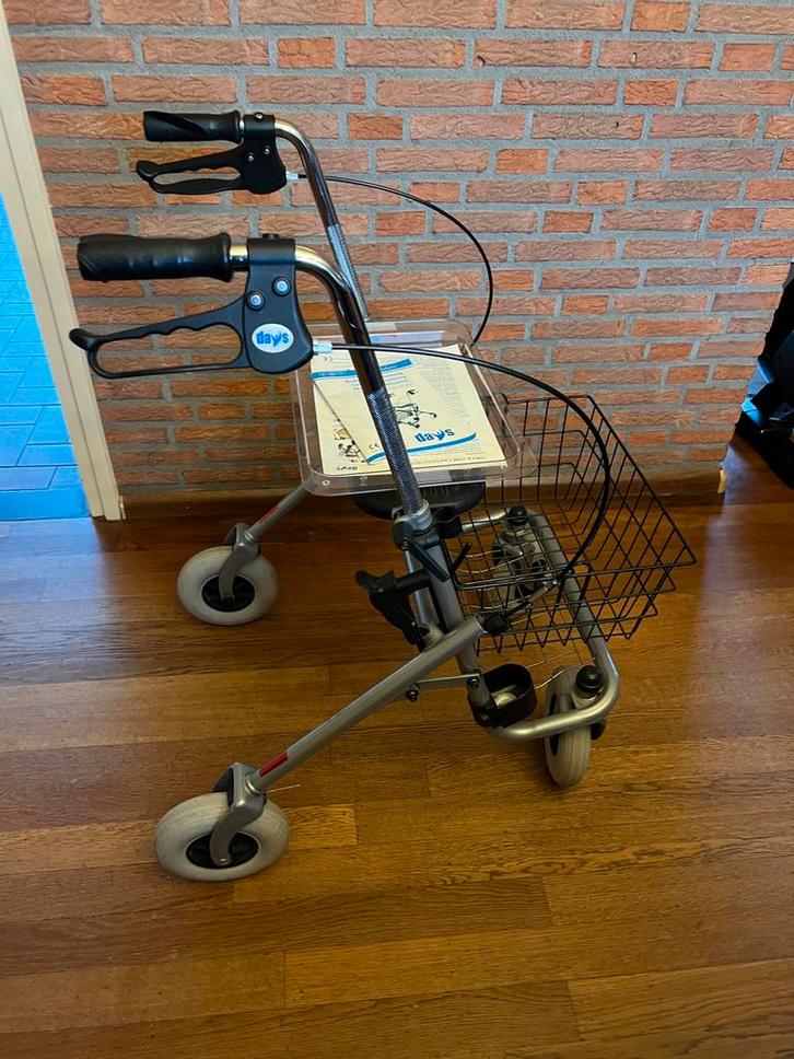 Days rollator met mandje en dienblad, Diversen, Rollators, Zo goed als nieuw, Opvouwbaar, Ophalen