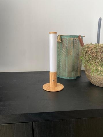 Strakke en moderne tafellamp – oplaadbaar en dimbaar beschikbaar voor biedingen