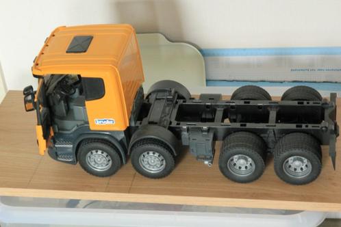scania chassis 1/15, Hobby en Vrije tijd, Modelauto's | Overige schalen, Zo goed als nieuw, Bus of Vrachtwagen, Ophalen of Verzenden