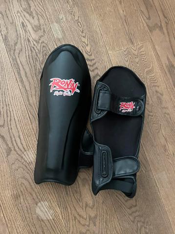 Ronin kickboks scheenbeschermers beschikbaar voor biedingen