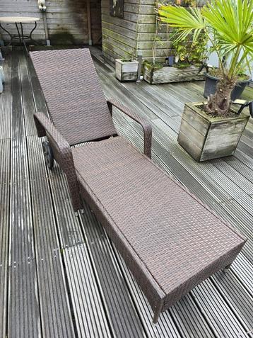 poly rattan ligbed beschikbaar voor biedingen