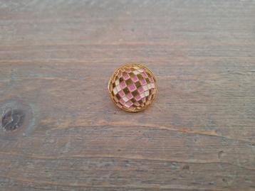 1 mooie pin van een discobal te koop beschikbaar voor biedingen