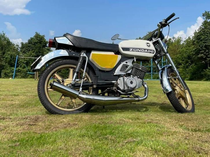 Mooie zündapp met aanhanger, Fietsen en Brommers, Brommers | Zundapp, Zo goed als nieuw, KS50, Ophalen
