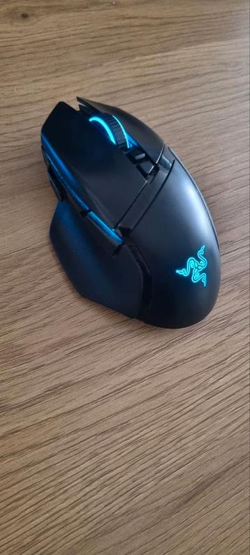 Razor basilisk v3 ultimate met docking station. beschikbaar voor biedingen
