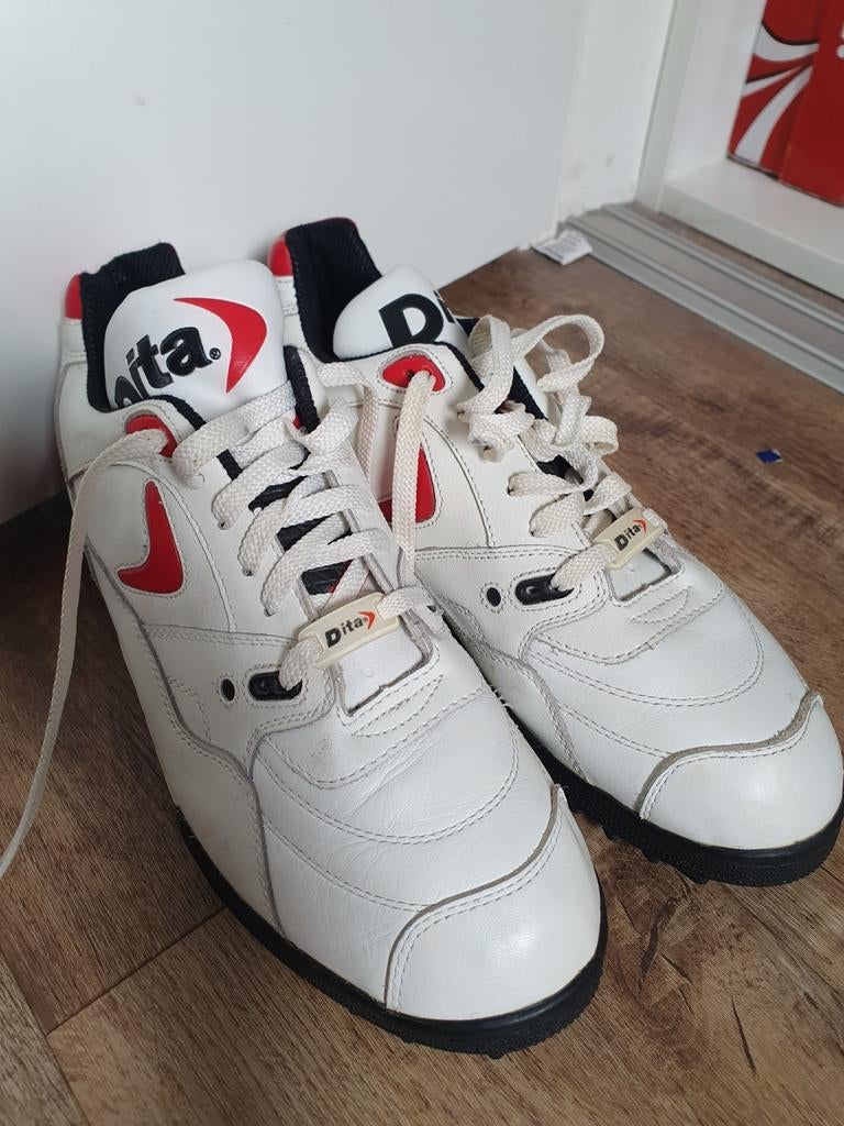Kunstgrasschoenen maat 44, Sport en Fitness, Ophalen of Verzenden, Zo goed als nieuw, Schoenen