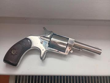 antieke revolver cal 32 randvuur  beschikbaar voor biedingen