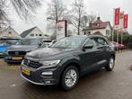 Volkswagen T-ROC 1.0 TSI STYLE / NAVI / CARPLAY / ADAP. CRUI, Auto's, Voorwielaandrijving, Gebruikt, Euro 6, 1193 kg