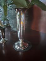 2 verzilverde (rozen) vaasjes 17 en 9 cm, Antiek en Kunst, Ophalen of Verzenden