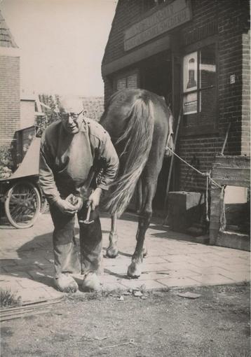 Foto Oostzaan - A. Schuitemaker - Hoef en kachelsmederij (1) beschikbaar voor biedingen