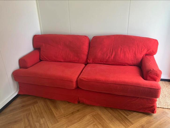 1 mooie rode EKESKOG bank IKEA, Huis en Inrichting, Banken | Bankstellen, Gebruikt, Rechte bank, Driepersoons, 200 tot 250 cm