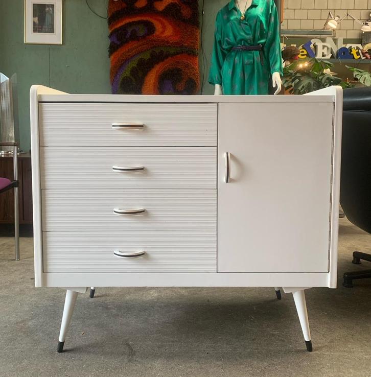 Witte houten commode kast - vintage retro ladekast kastje, Kinderen en Baby's, Kinderkamer | Commodes en Kasten, Gebruikt, Kast