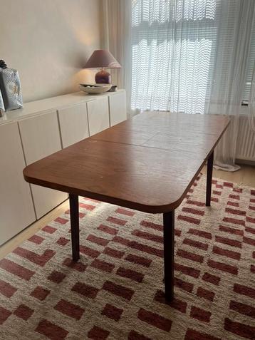 Vintage uitschuifbare eettafel – hout beschikbaar voor biedingen