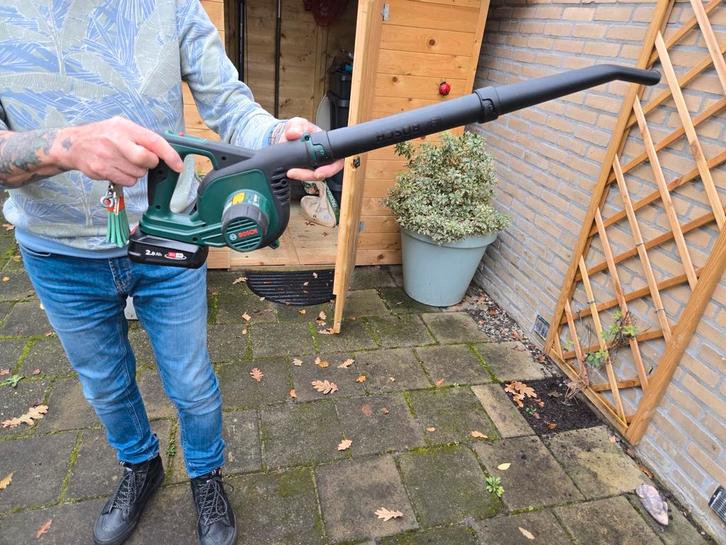 Bosch Universal LeafBlower 18V accu bladblazer, Tuin en Terras, Bladblazers, Zo goed als nieuw, Handgedragen, Accu, Ophalen