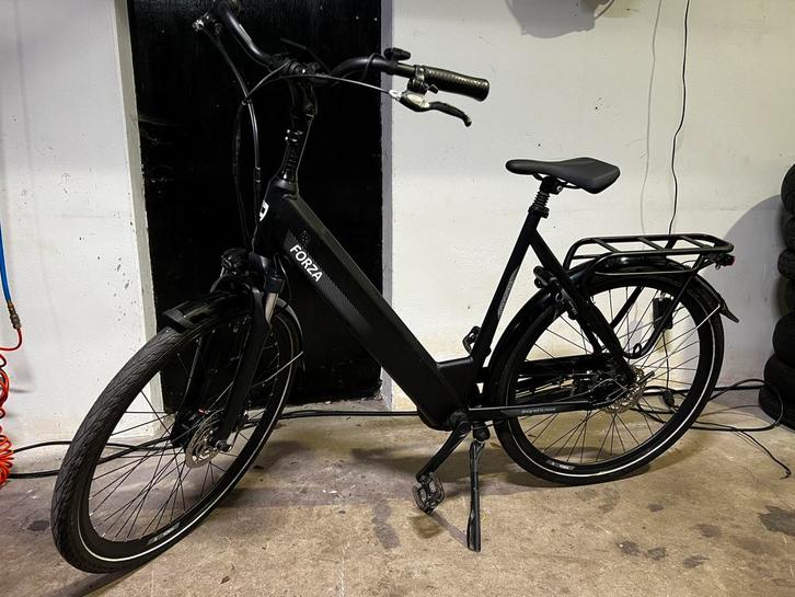 Forza Bologna E-bike - zgan, Fietsen en Brommers, Elektrische fietsen, Zo goed als nieuw, Overige merken, 55 tot 59 cm, Ophalen of Verzenden