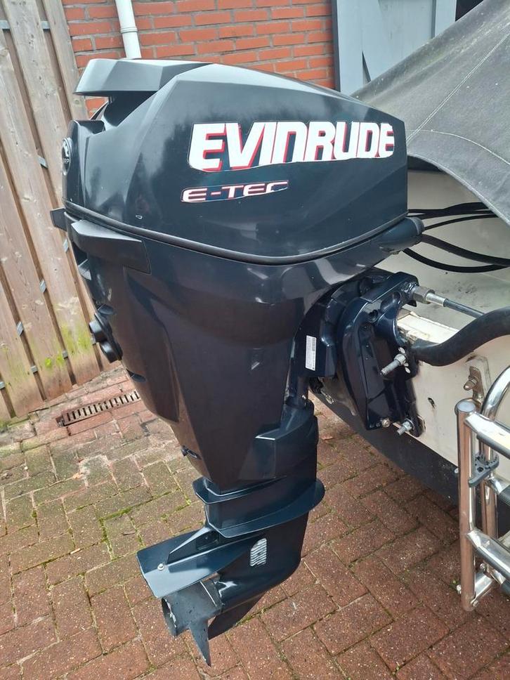 Nette 25pk Evinrude E tec met powertrim, Watersport en Boten, Buiten- en Binnenboordmotoren, Zo goed als nieuw, Benzine, Buitenboordmotor