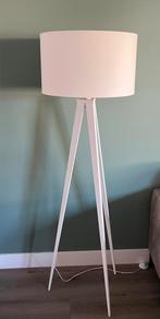 Vloerlamp driepoot wit, Huis en Inrichting, Lampen | Vloerlampen, Ophalen, Zo goed als nieuw, Metaal, 150 tot 200 cm