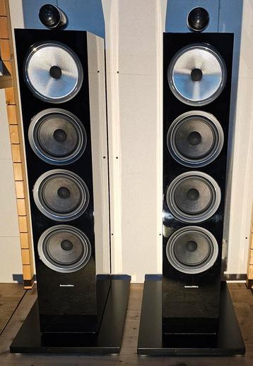 B&W 702 S2 zuilen, 29kg, gloss pianolak,nwprijs 5000,-.izgst beschikbaar voor biedingen
