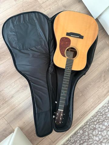 Akoestische gitaar + hoes - Zo goed als nieuw! beschikbaar voor biedingen