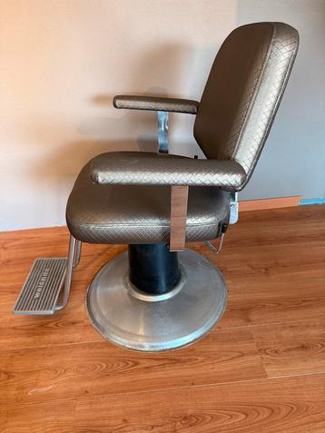 Kappersstoel - Nieuw Bekleed! beschikbaar voor biedingen