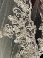 Nieuwe 2 laagse bewerkte sluier met kant licht ivoor S164, Ophalen of Verzenden, Nieuw, Overige kleuren, Accessoires