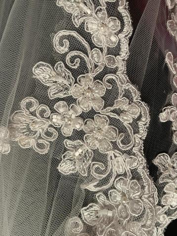 Nieuwe 2 laagse bewerkte sluier met kant licht ivoor S164 beschikbaar voor biedingen