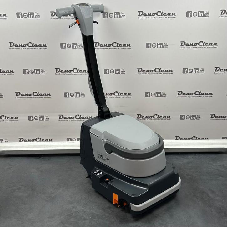 Demo Nilfisk Scrubtec SC250 schrobzuigmachine, Doe-het-zelf en Verbouw, Reinigingsmachines, Zo goed als nieuw, Schrobmachine, Ophalen of Verzenden