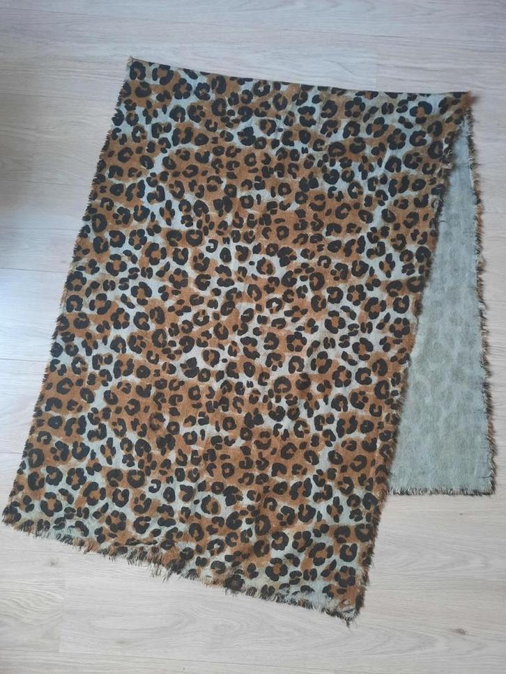 Grote Warme Wintersjaal Sjaal Panterprint 200 x 75 cm., Kleding | Dames, Mutsen, Sjaals en Handschoenen, Gedragen, Sjaal, Maat 46/48 (XL) of groter