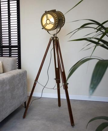 Stoere Vloerlamp met Statief beschikbaar voor biedingen