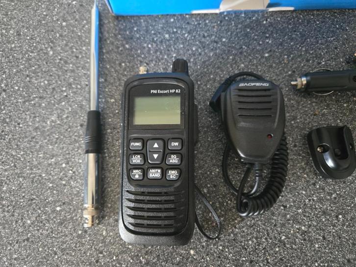 PNI Escort HP 82 CB radio 27MC - NIEUWSTAAT - Compleet, Telecommunicatie, Zenders en Ontvangers, Zo goed als nieuw, Zender en Ontvanger