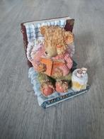Lezende Beer Beeldje, Ophalen of Verzenden, Zo goed als nieuw, Kunststof, Dierenbeeld
