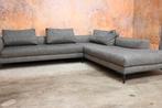 ZGANieuw grijze stoffen Aikon Lounge design hoekbank, Design, Hoekbank, Stock Aikon, Ophalen of Verzenden
