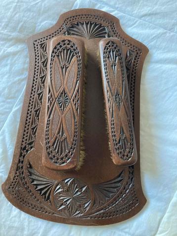 Houten jasborstelset beschikbaar voor biedingen