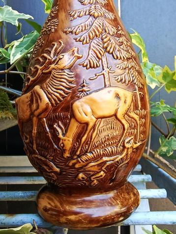 vintage kunststof vaas  in houtlook met herten -W-Germany70s beschikbaar voor biedingen