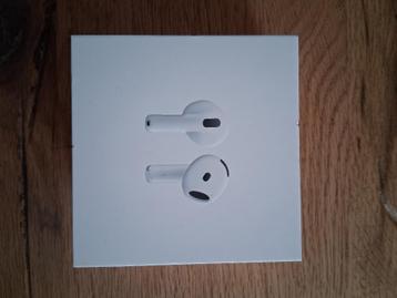 Airpods 4 - Apple oordopjes  beschikbaar voor biedingen