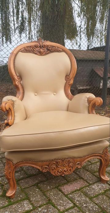 Barok Fauteuil van Leder beschikbaar voor biedingen