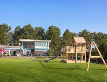 Scholen, Kinderopvang, Vakantiepark Speeltoestel en schommel beschikbaar voor biedingen