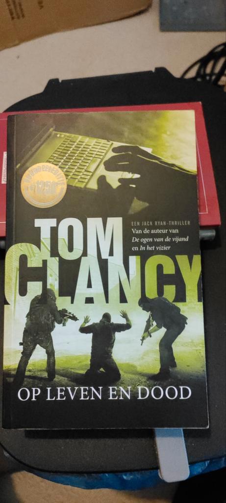 Tom Clancy - Op leven en dood, Boeken, Thrillers, Zo goed als nieuw, Amerika, Ophalen of Verzenden