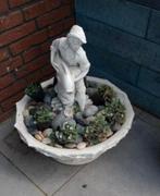 Grote betonnen bloembak met beeld bloembak beton met beeld, Tuin en Terras, Bloembakken en Plantenbakken, Ophalen of Verzenden