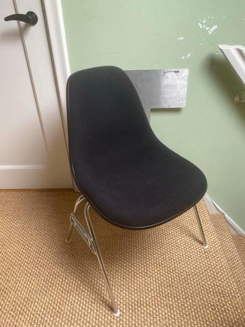 Eames DSS Zwart Hopsak Fiberglass- Herman Miller beschikbaar voor biedingen