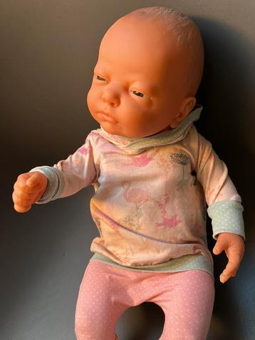 Mooie grote pop, formaat babyborn. beschikbaar voor biedingen