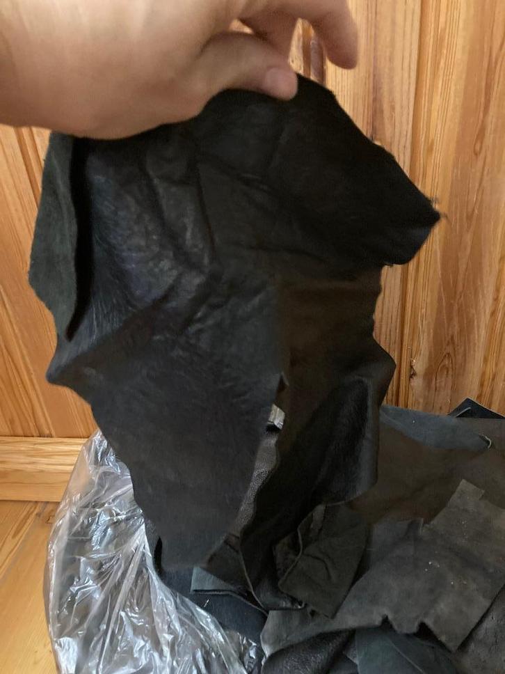 Leder - stukken - 2 zakken -zwart, Hobby en Vrije tijd, Stoffen en Lappen, Nieuw, Leer of Kunstleer, Minder dan 30 cm, Minder dan 30 cm