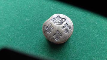 Antieke officiers knoop Franse leger beschikbaar voor biedingen