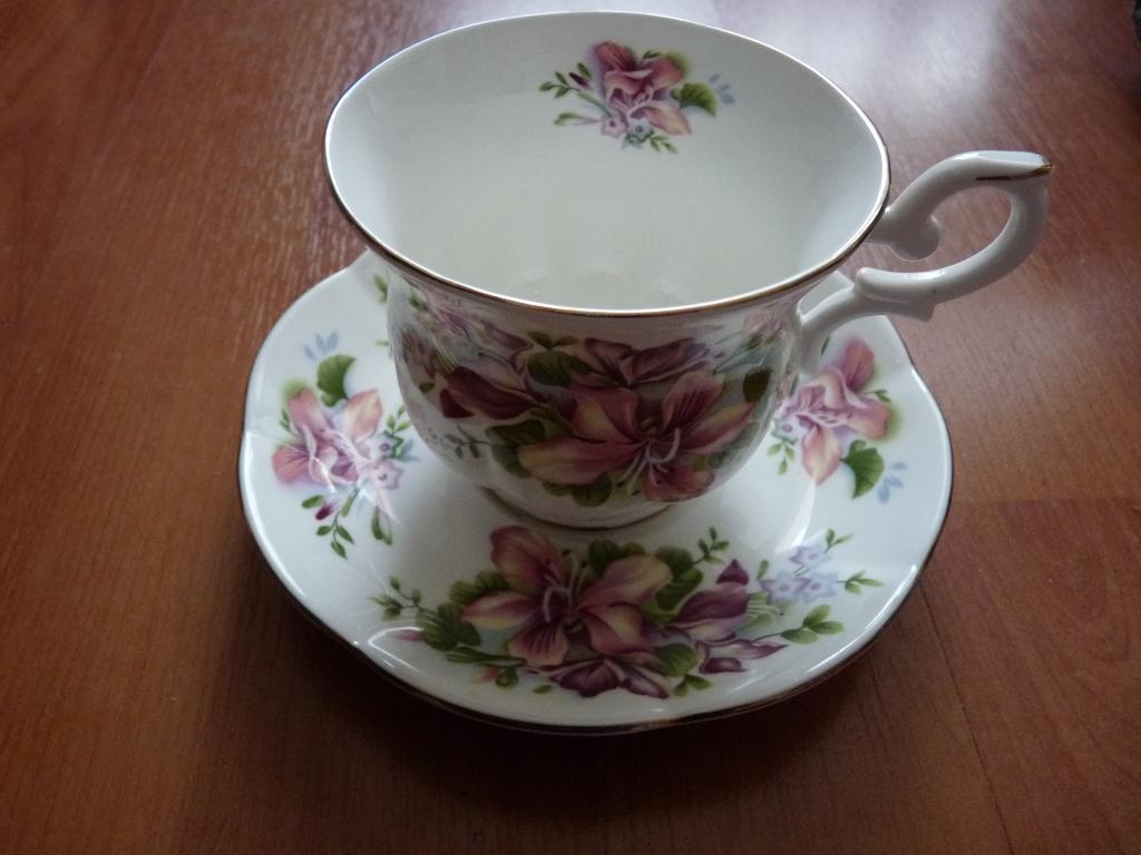 Kop en schotel Royal Canterbury - Orchid, Ophalen of Verzenden, Gebruikt, Porselein, Kop en/of schotel