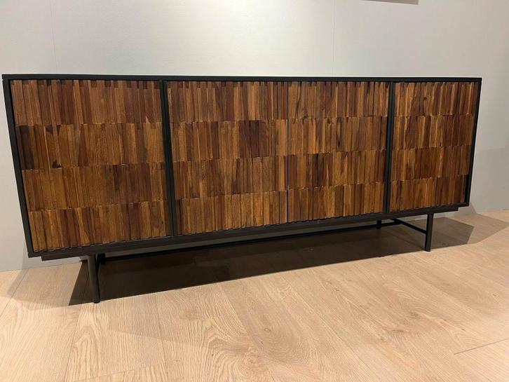 Dressoir Stockton, Huis en Inrichting, Kasten | Dressoirs, Zo goed als nieuw, 150 tot 200 cm, 25 tot 50 cm, Met deur(en), Met plank(en)