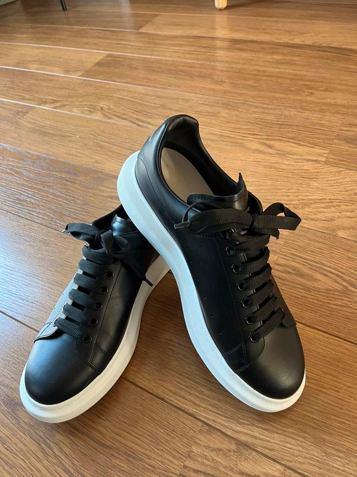 Alexander McQueen sneaker Larry zwart maat 45, Kleding | Heren, Schoenen, Zo goed als nieuw, Sneakers of Gympen, Zwart, Ophalen of Verzenden