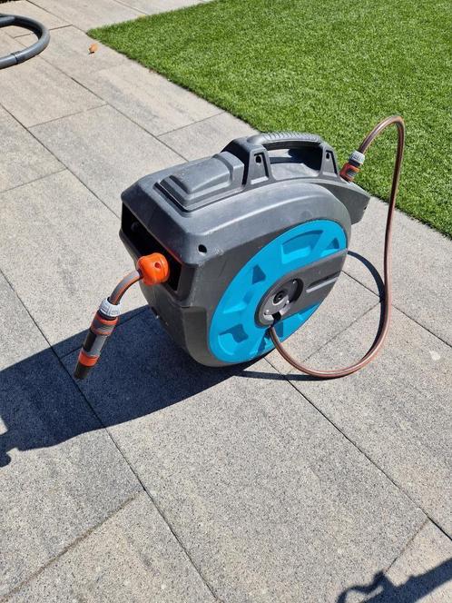 Gardena Comfort 35 Roll-up Automatic inclusief wandbeugel, Tuin en Terras, Tuinslangen, Zo goed als nieuw, Tuinslang, Ophalen